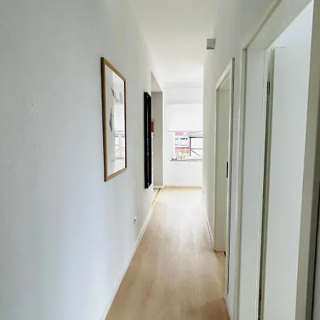 Haus Rasink I Monteure I Teams I 160m2 I 5 Z I Terrasse I P I 2 Wc I Kueche I Smart Tv