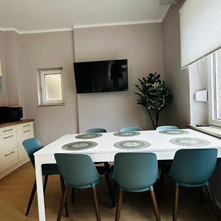 Haus Rasink I Monteure I Teams I 160m2 I 5 Z I Terrasse I P I 2 Wc I Kueche I Smart Tv Apartament *
